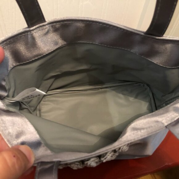 Jessica McClintock purse/handbag, front trimmed with gray roses - Picture 4 of 5